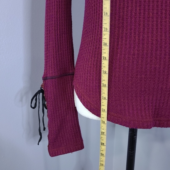 Free People Mountaineer Lace Up Statement Sleeve Thermal Sweater Burgundy SM - Picture 9 of 9
